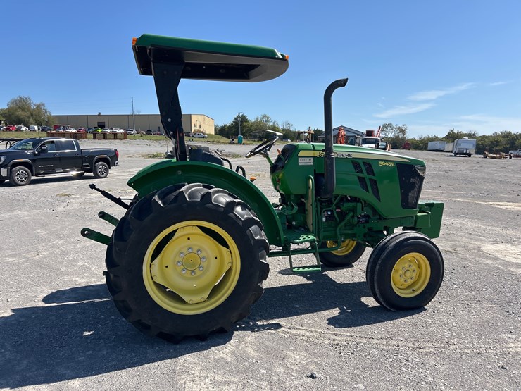 2017-john-deere-5045e-image-6