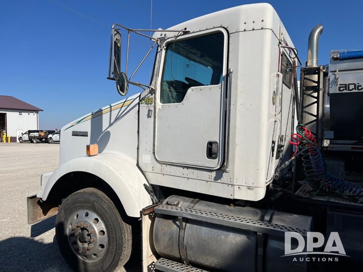 2005-kenworth-t800-image-12
