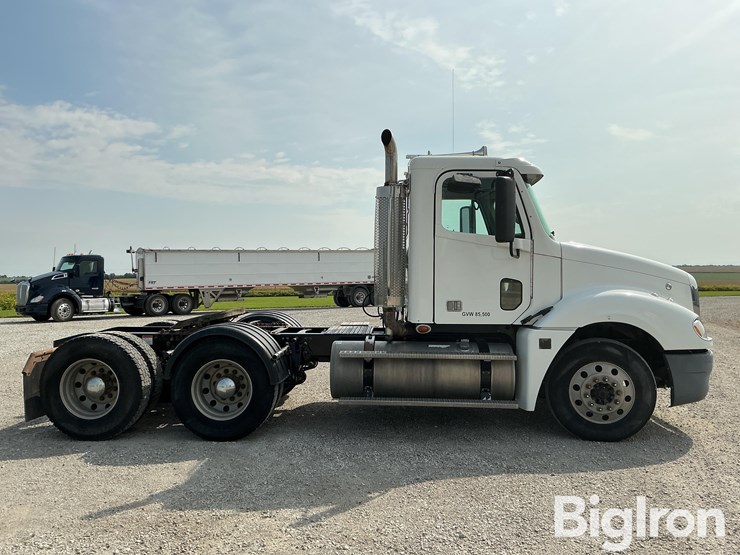 2007-freightliner-columbia-120-image-4