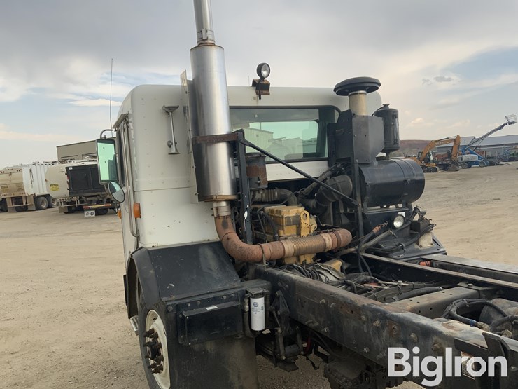 2004-peterbilt-320-image-19