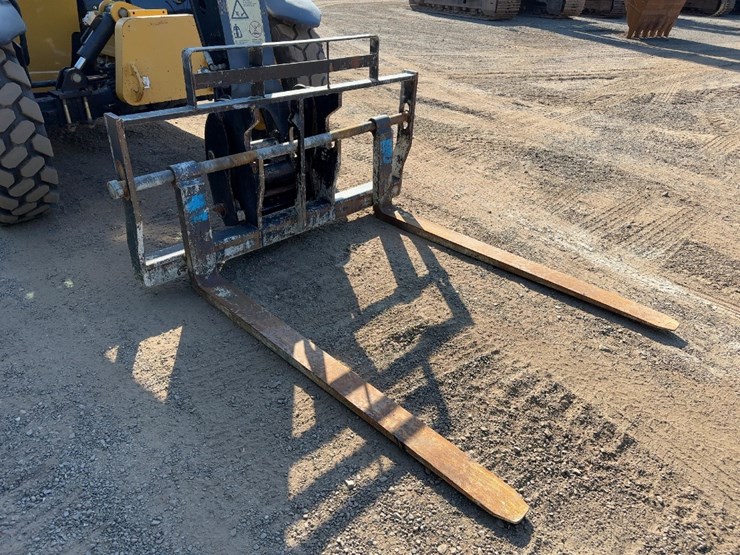 2014-caterpillar-tl642c-image-8
