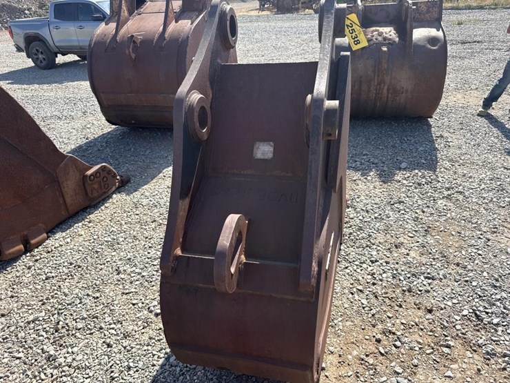 #2538-•-approx-28“-excavator-bucket-image-3