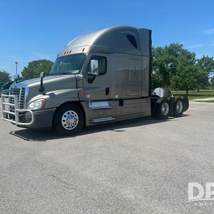2016 FREIGHTLINER CASCADIA 125