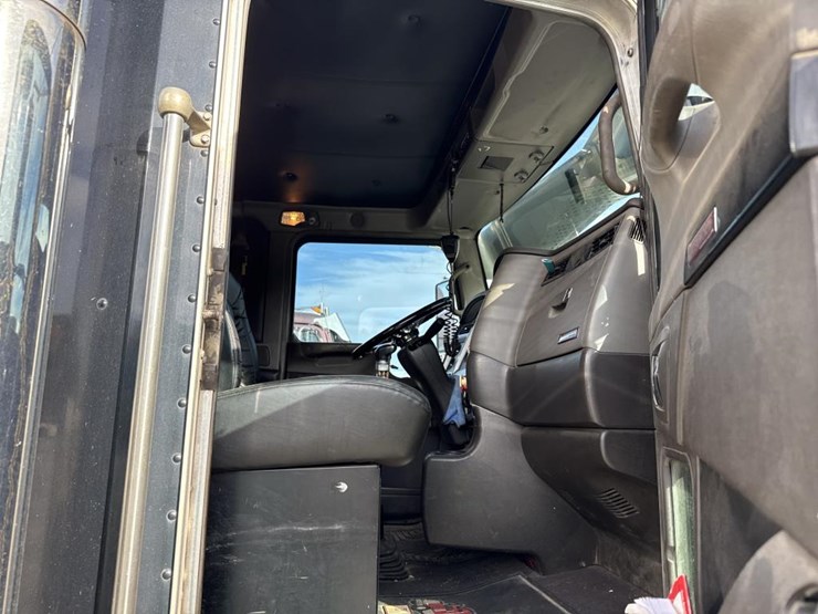 2009-kenworth-w900-image-35