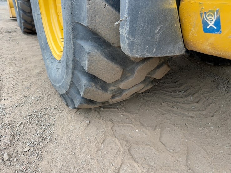 2021-deere-304l-image-15