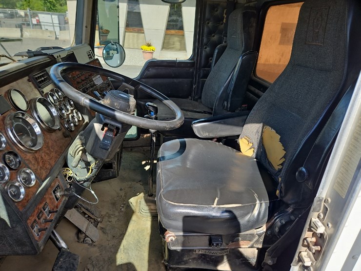 2001-kenworth-t800-image-33