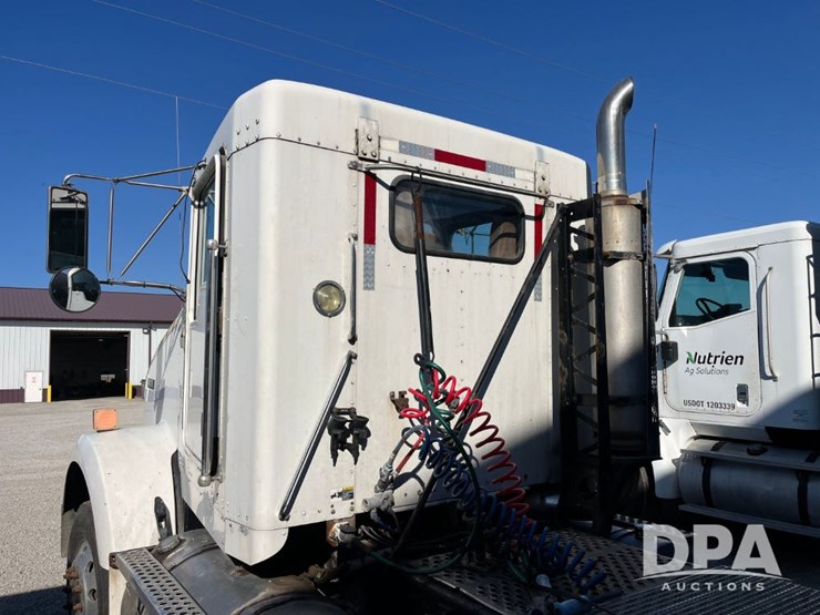 2005-kenworth-t800-image-37