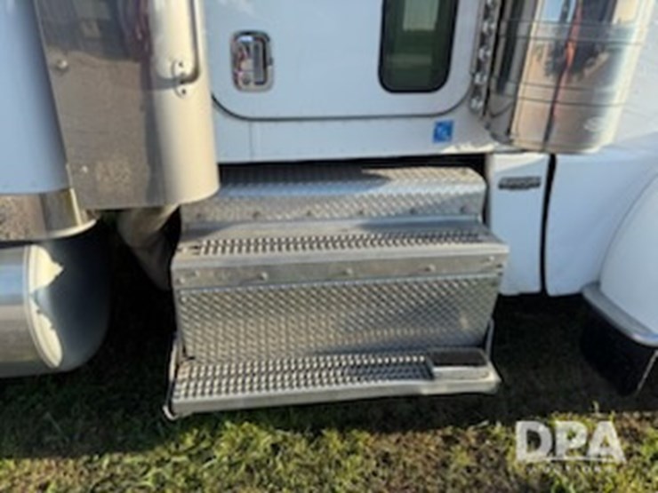 2013-peterbilt-389-truck-(jm627)-image-108