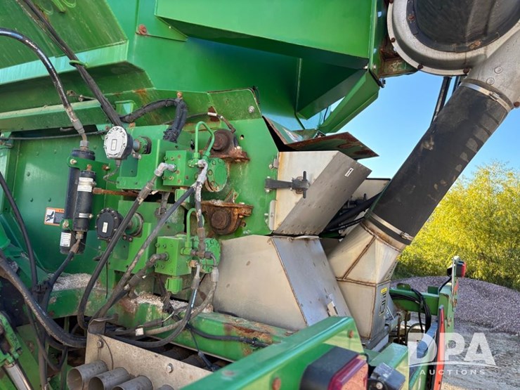 2019-john-deere-f4365-image-37
