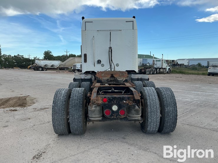 2013-freightliner-coronado-132-image-6