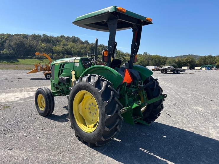 2017-john-deere-5045e-image-3