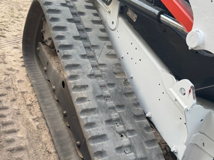 2015-bobcat-t630-image-12