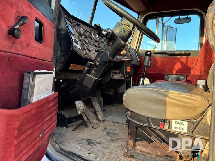 1991-peterbilt-379-image-66