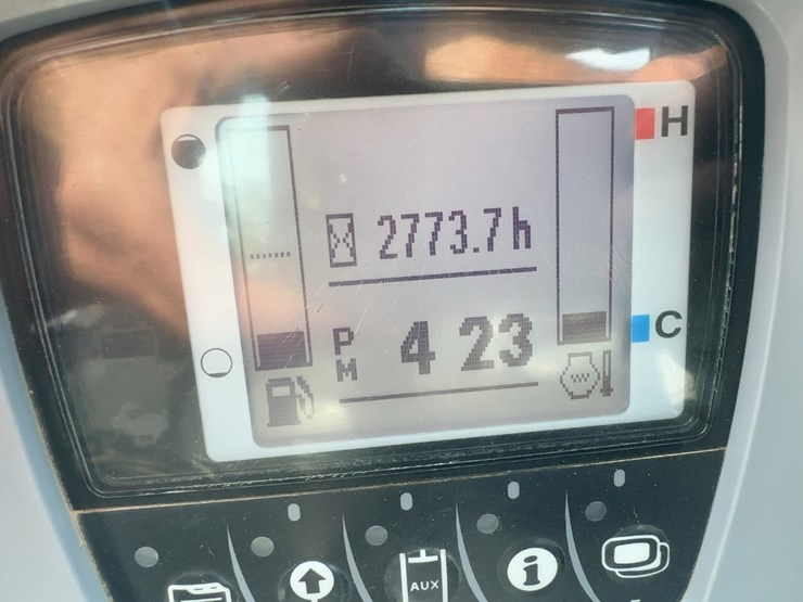 2019-kubota-kx040-4-image-32