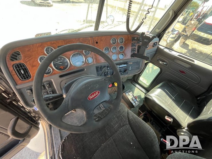 2007-peterbilt-386-image-40