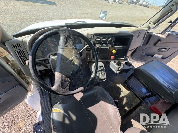 2012-international-durastar-4400-image-8
