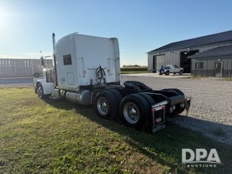 2013-peterbilt-389-truck-(jm627)-image-8