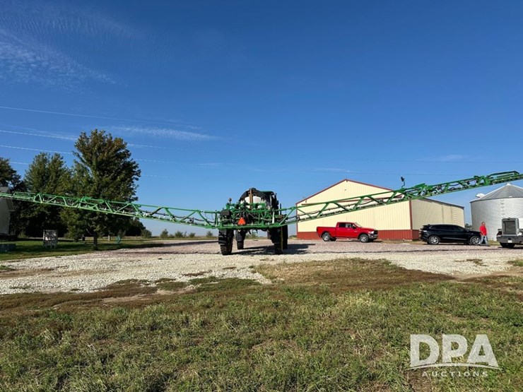 2021-john-deere-r4044-image-11