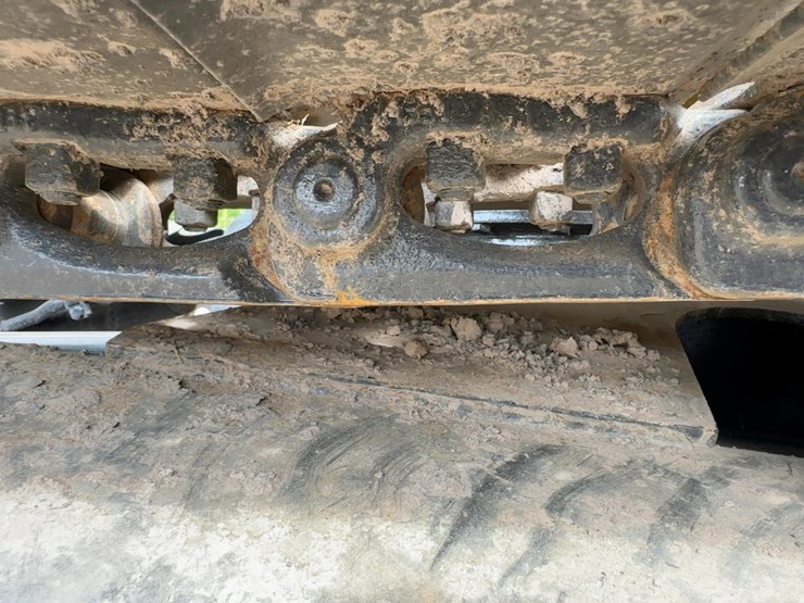 2021-caterpillar-305-image-31