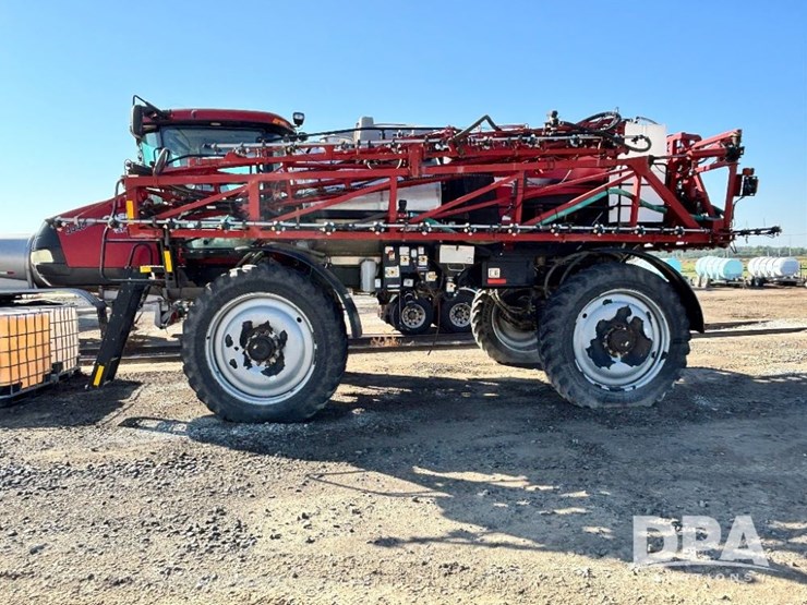 2015-case-ih-patriot-4440-image-16