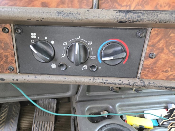 2002-kenworth-t800-image-58