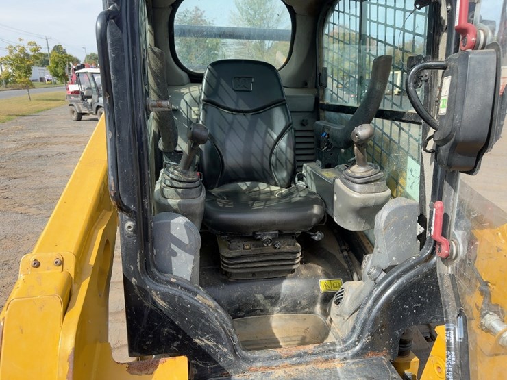 2019-caterpillar-259d-image-17