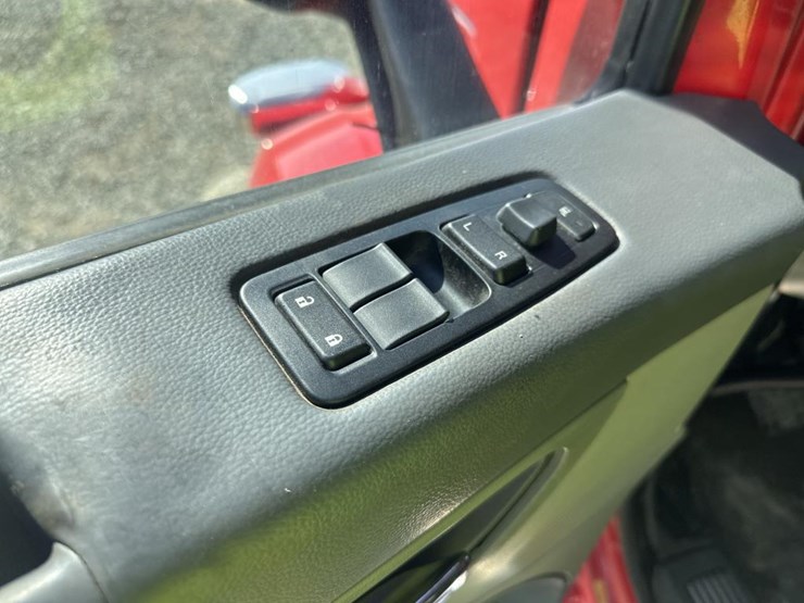 2014-peterbilt-567-image-24