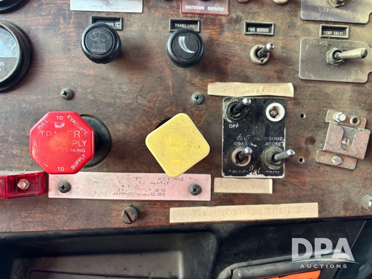 1991-peterbilt-379-image-71