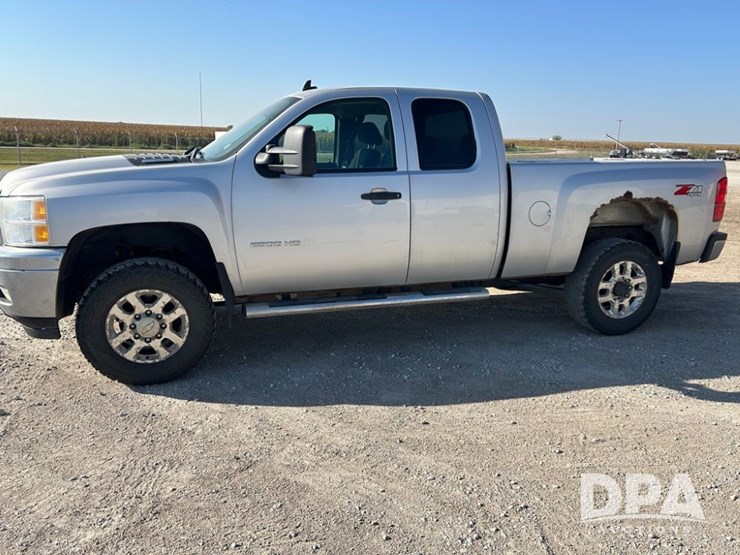 2013-chevrolet-2500hd-image-2