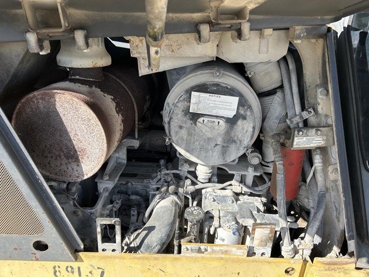 komatsu-d65px-image-28