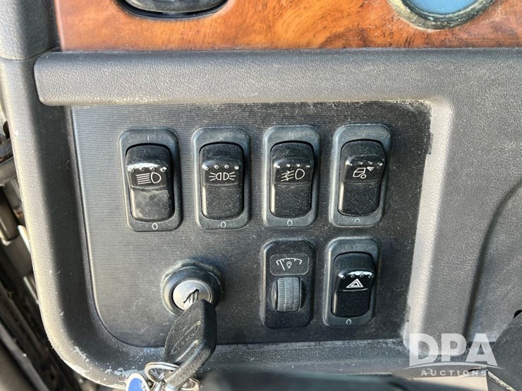2007-peterbilt-386-image-45