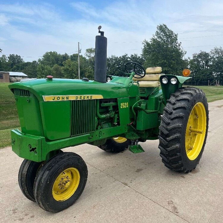 1970 JOHN DEERE 2520