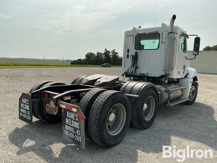 2007-freightliner-columbia-120-image-5