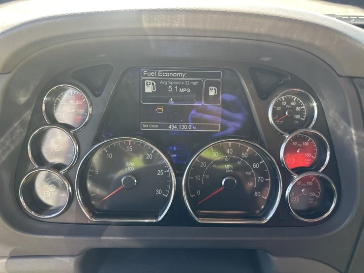 2014-peterbilt-567-image-27