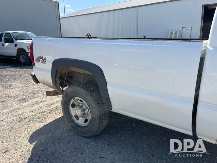 2003-chevrolet-2500hd-image-28