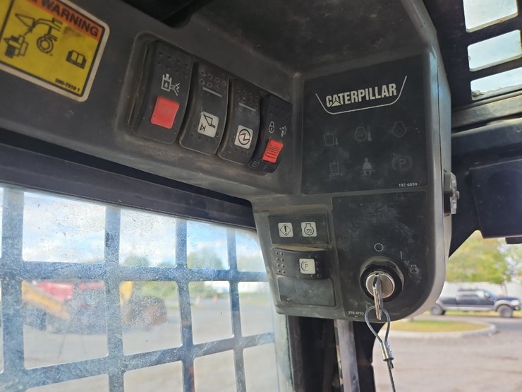 2011-caterpillar-257b3-image-24