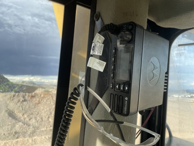 2017-caterpillar-d8t-image-50