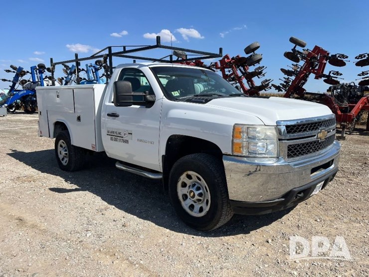 2011-chevrolet-3500hd-image-5