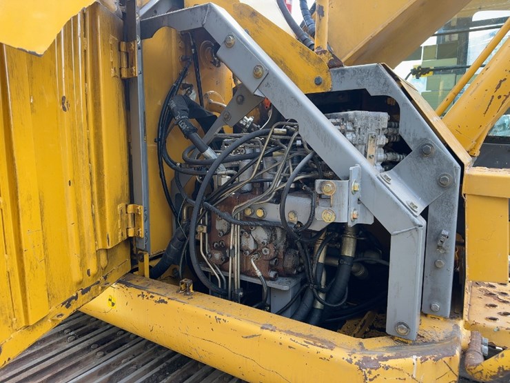 2004-deere-225c-lc-image-33