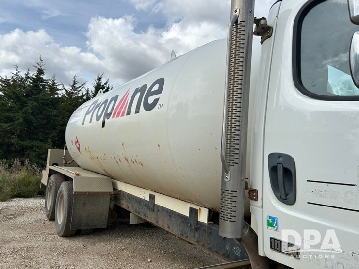 2016-freightliner-108sd-image-28