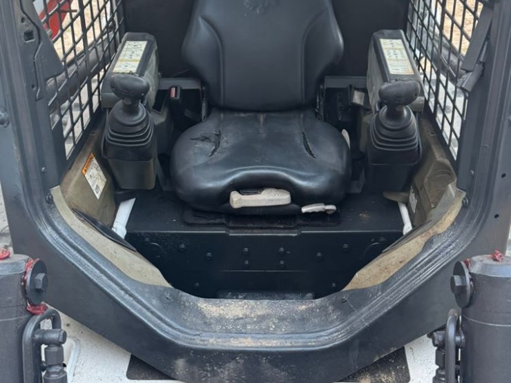 2015-bobcat-t630-image-15