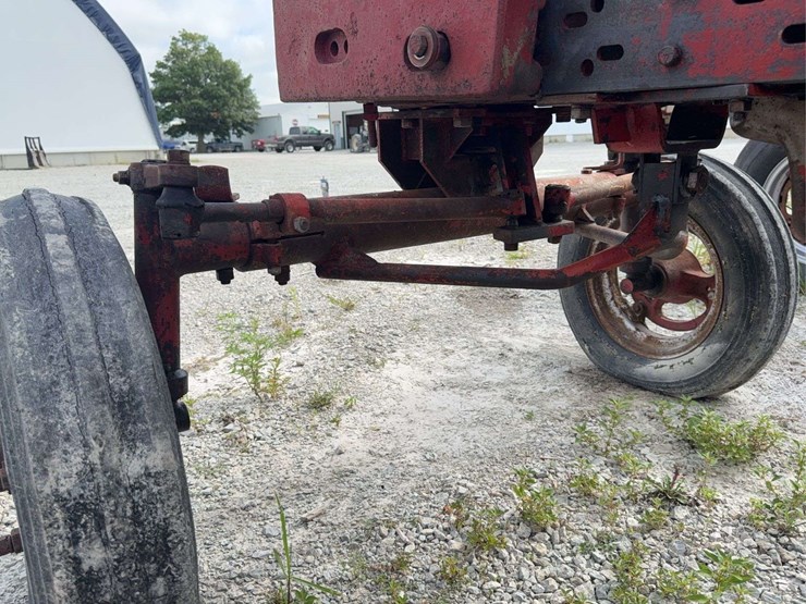farmall-400-image-24
