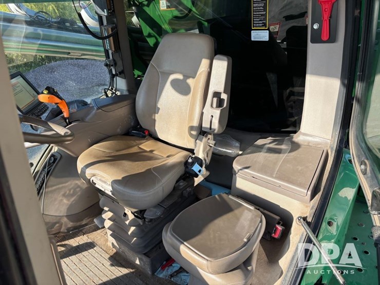 2019-john-deere-f4365-image-76