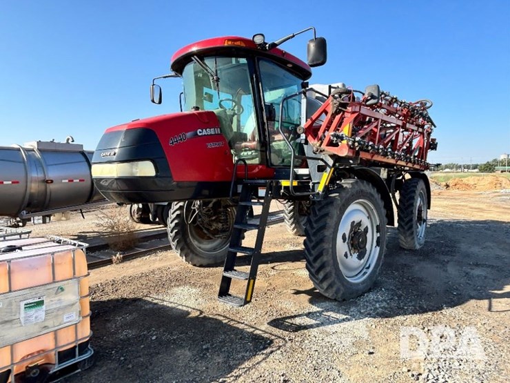 2015-case-ih-patriot-4440-image-1