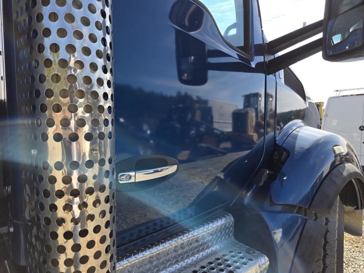 2017-kenworth-t880-image-18
