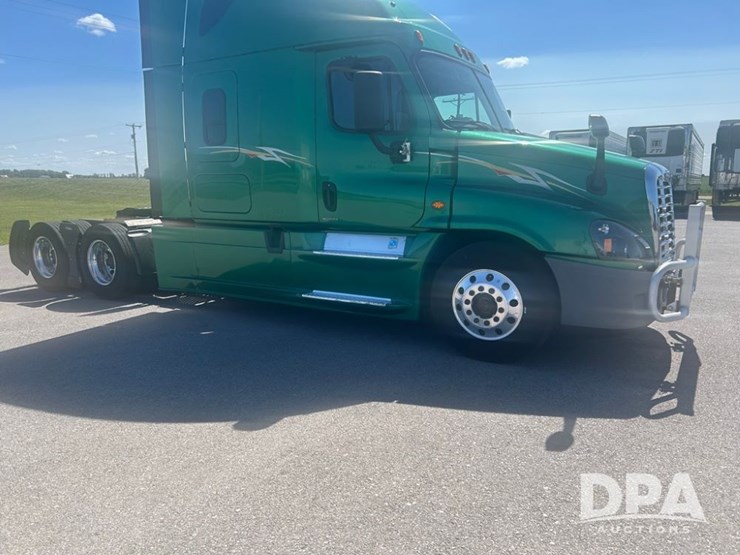 2017-freightliner-cascadia-125-image-3