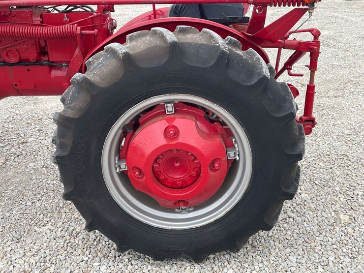 farmall-140-image-41