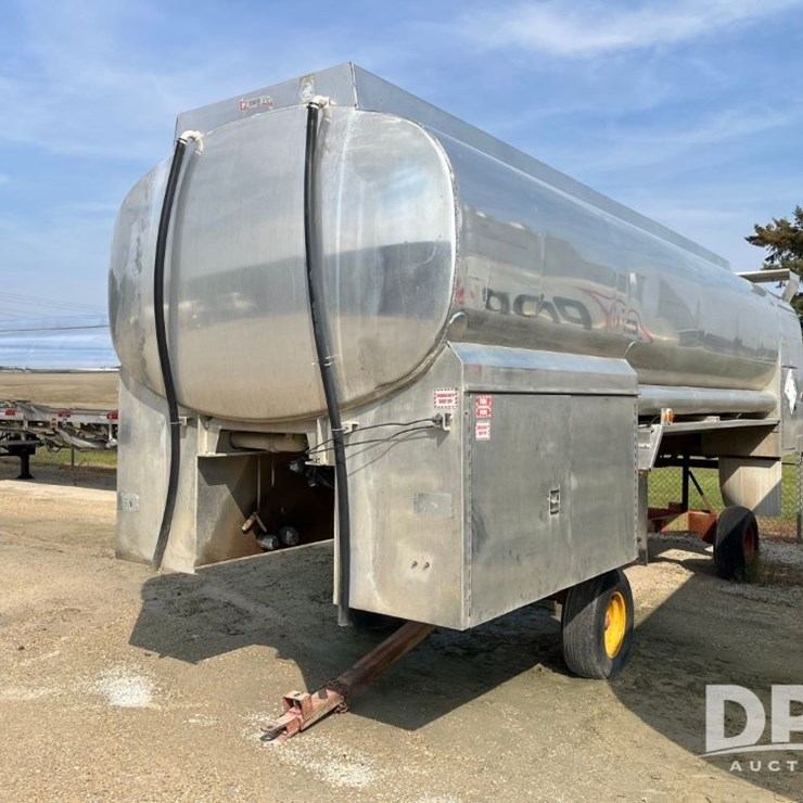 2011 Progress Tank Petroleum Body (JN3066)