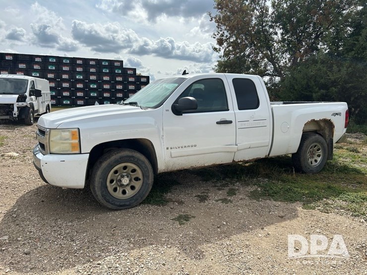 2008-chevrolet-silverado-image-2