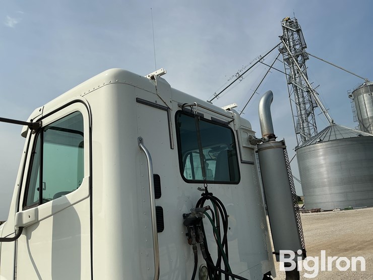 2007-freightliner-columbia-120-image-10